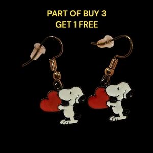 🐶"Snoopy" Giving / Gifting a Heart Earrings - NWOT